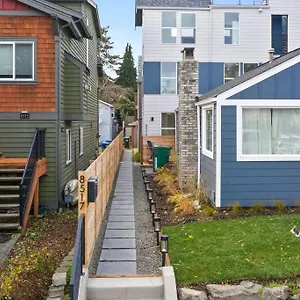 Holiday home Eco Built Crown Hill Townhouse - 85 Walkscore